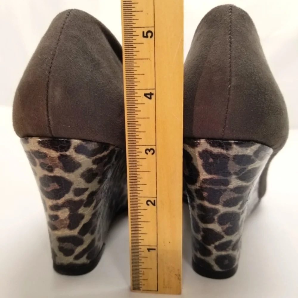 A2 Aerosoles Plumberry Womans Sz 8 Gray Fabric Wedge Loafer Slip On Animal Print